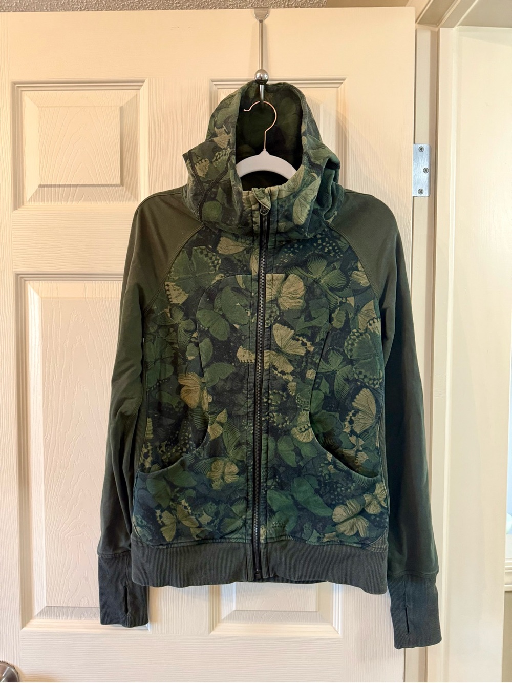 💚🦋💚Lululemon Biggie Butterfly Green Scuba Size 6